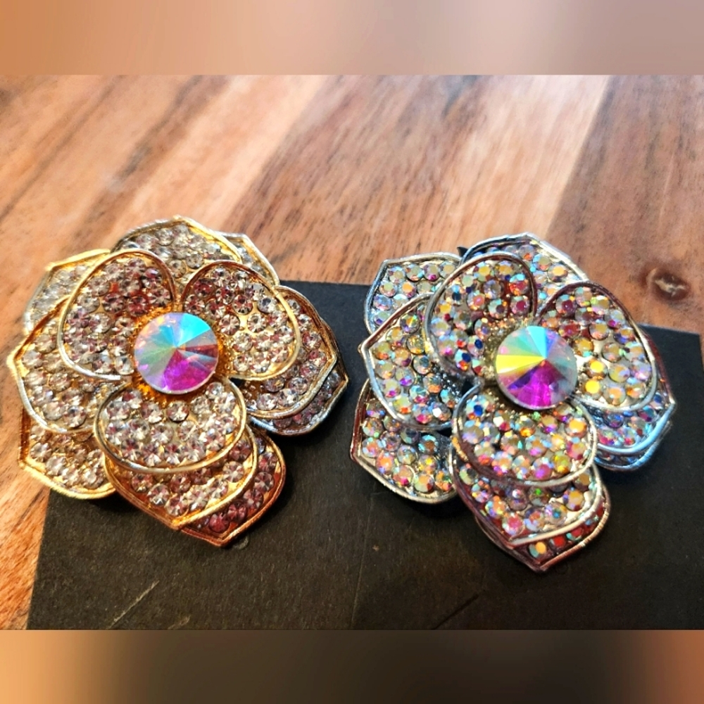 NWT Camilia Flower Broochs